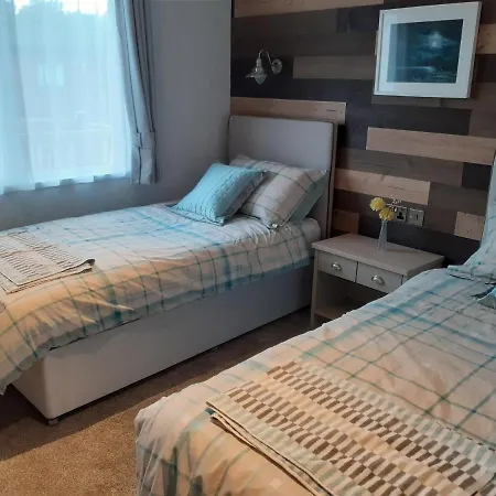 Orchard View With Large Balcony * 맬튼